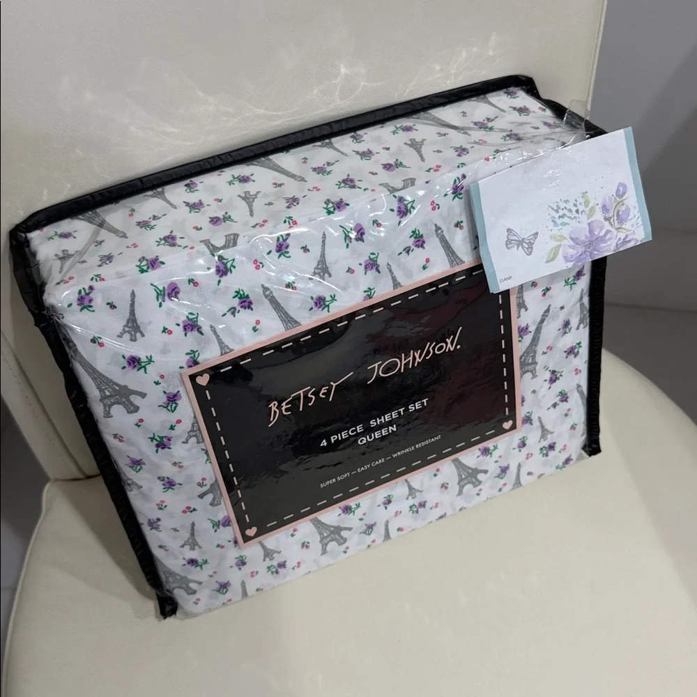 Betsey Johnson White /Gray Eiffel Tower & Purple Floral Print QUEEN Sheet Set